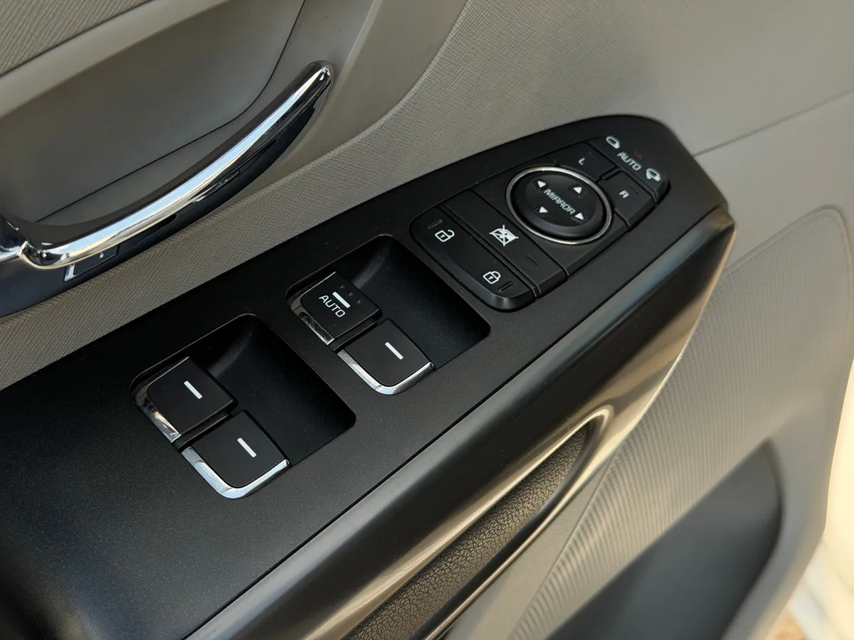 Kia Carnival 2.2 AT (202 л.с.)