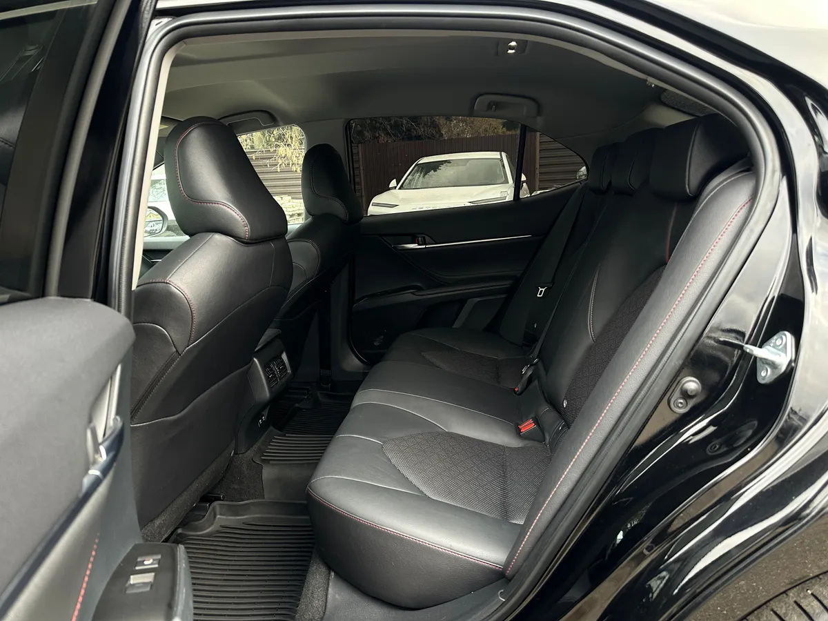 Toyota Camry 2.5 AT (200 л.с.)