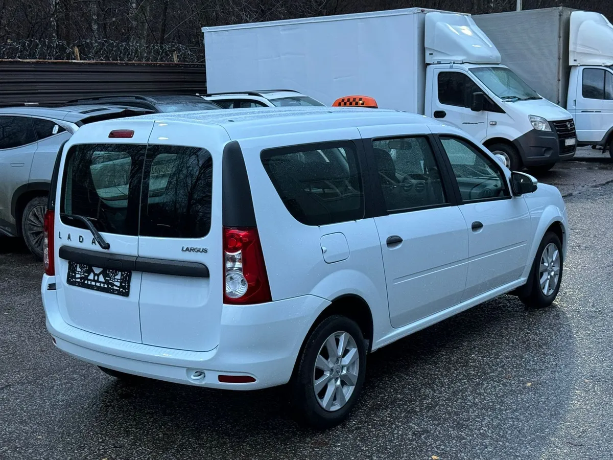 ВАЗ (Lada) Largus 1.6 MT (90 л.с.)