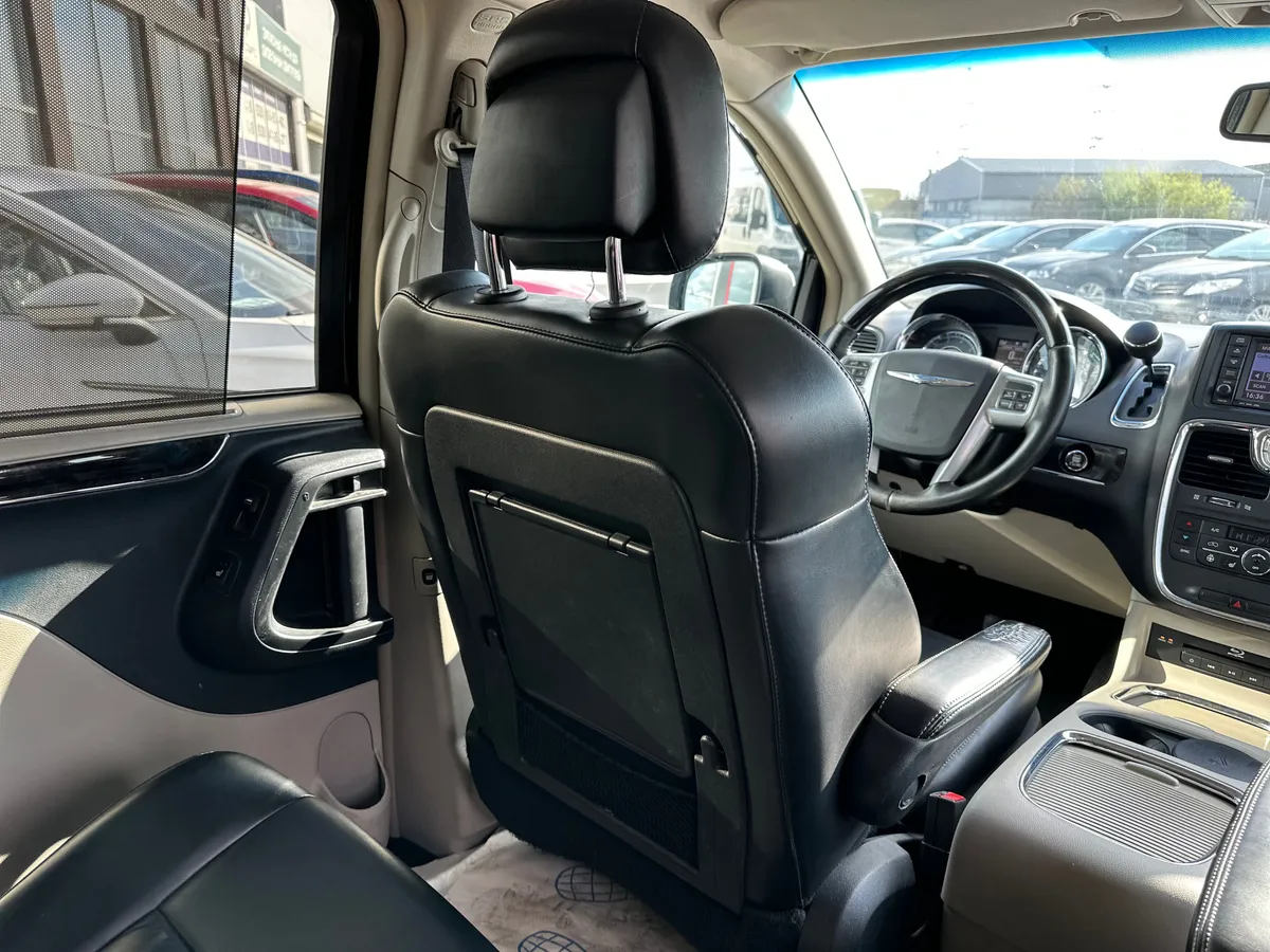 Chrysler Town & Country 3.6 AT (287 л.с.), 2013 — фото 8