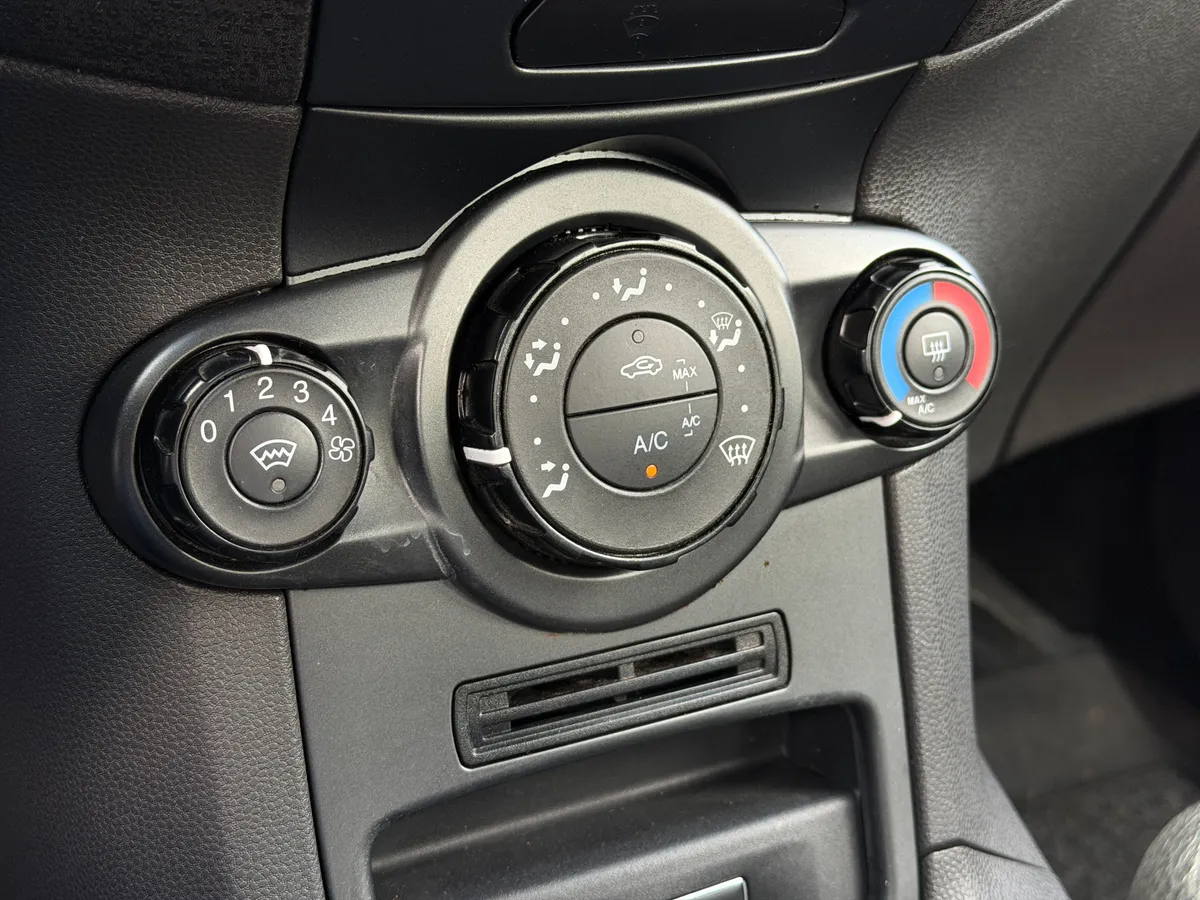 Ford Fiesta 1.6 Ti-VCT MT (105 л.с.)