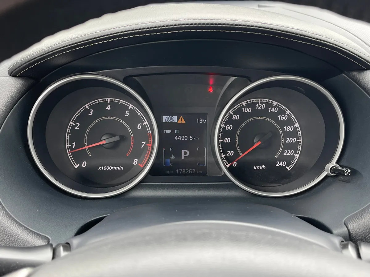 Mitsubishi Outlander 2.4 CVT (170 л.с.)