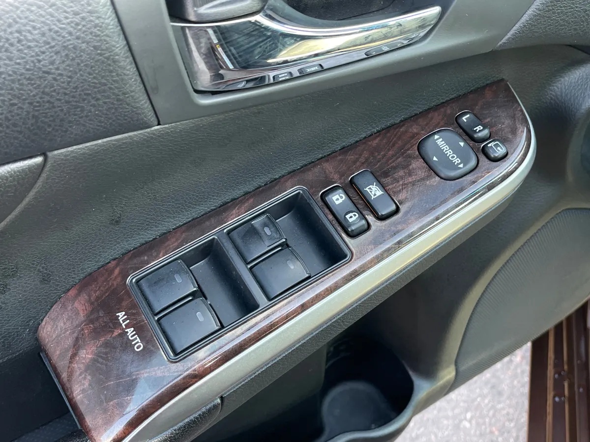Toyota Camry 2.5 AT (181 л.с.)