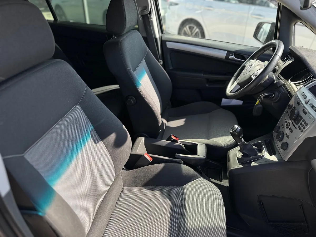 Opel Zafira 1.8 MT (140 л.с.), 2012 — фото 8