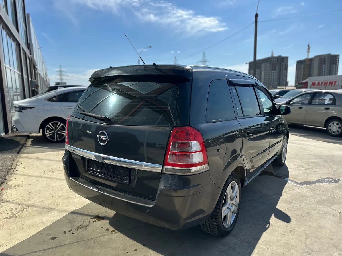 Opel Zafira 1.8 MT (140 л.с.), 2012 — фото 4