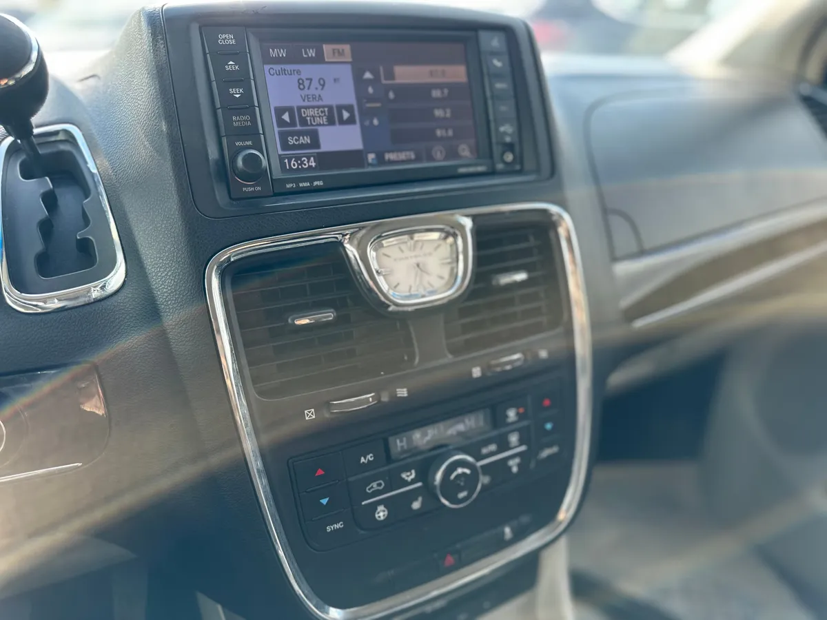 Chrysler Town & Country 3.6 AT (287 л.с.), 2013 — фото 10