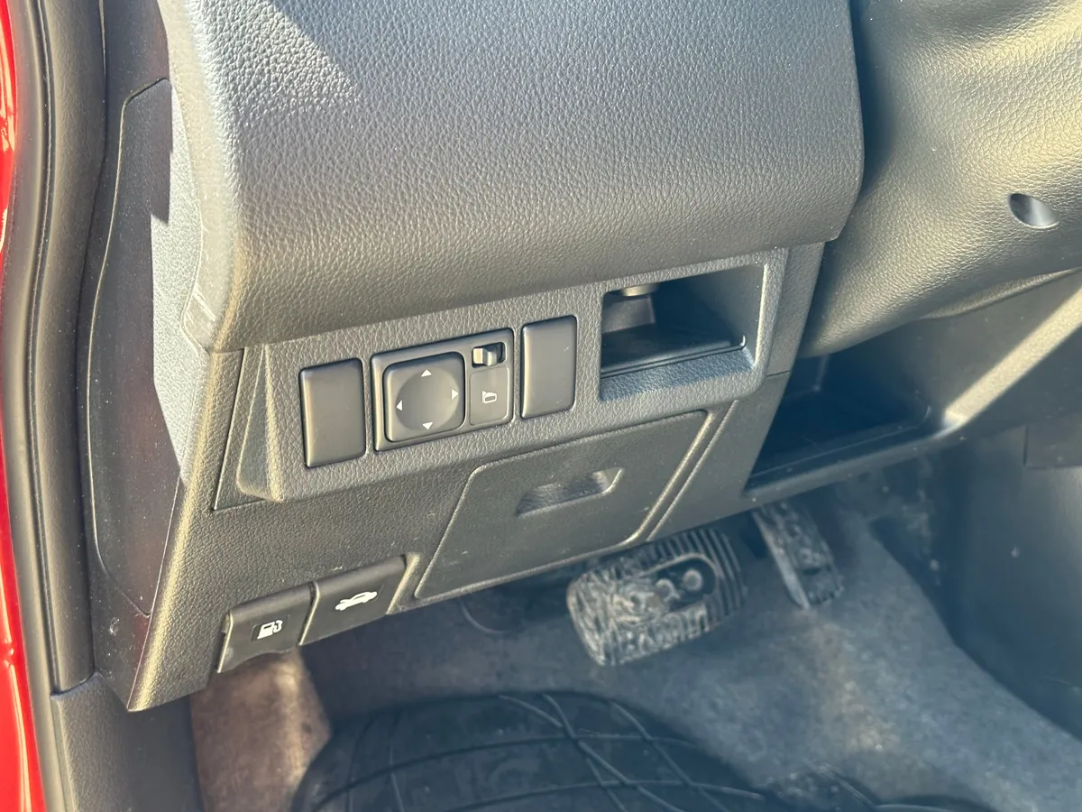 Nissan Tiida 1.6 AT (110 л.с.), 2008 — фото 13