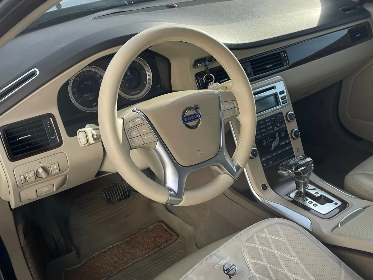 Volvo XC70 2.4 AT AWD (205 л.с.)