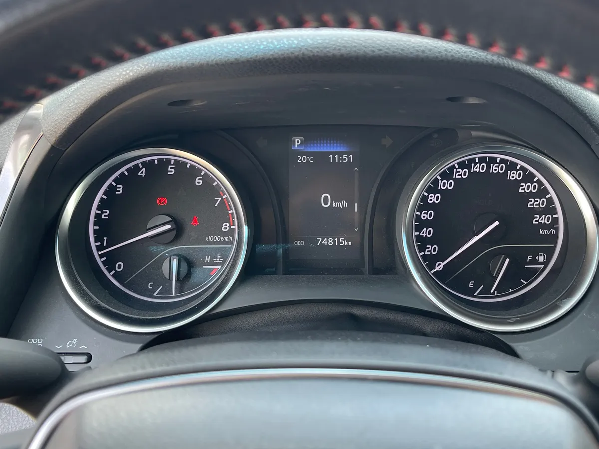Toyota Camry 2.5 AT (200 л.с.)