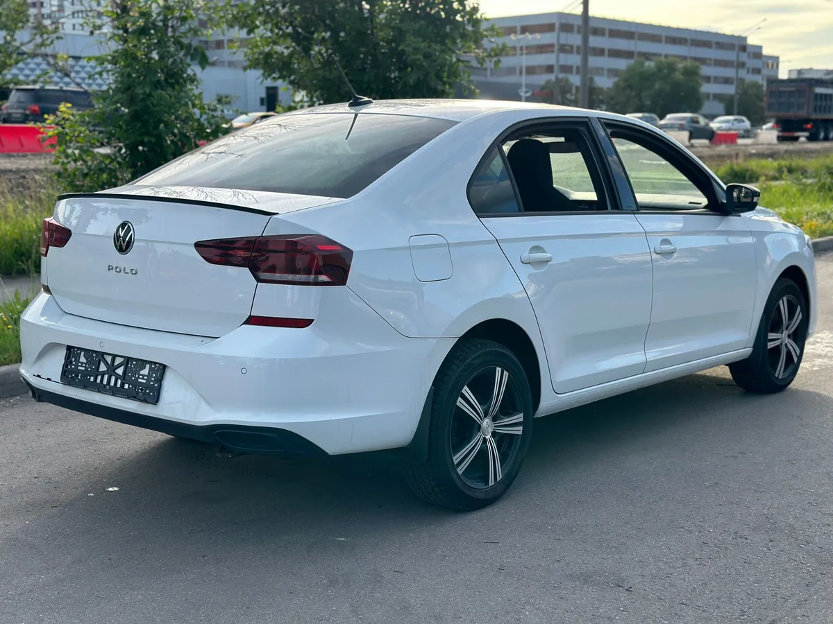 Volkswagen Polo 1.6 AT (110 л.с.)