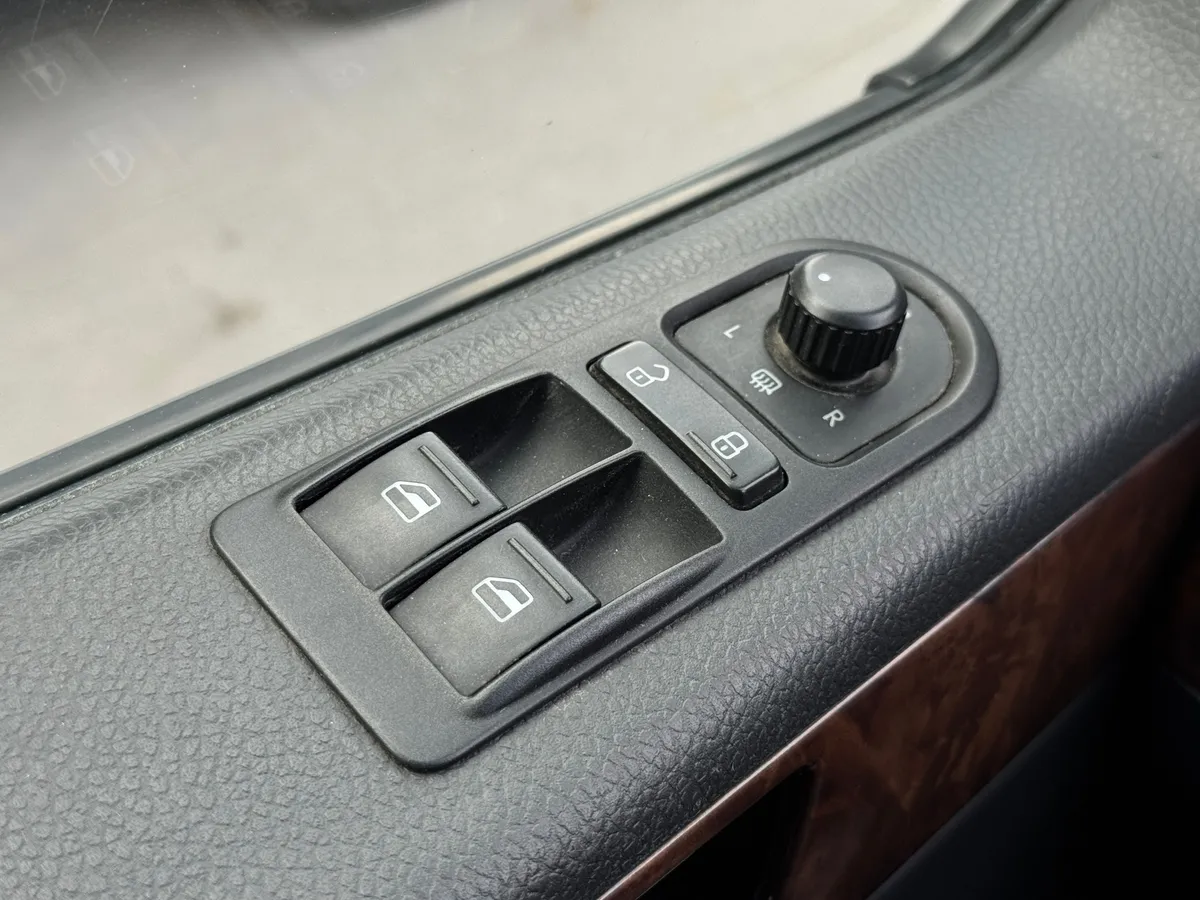 Volkswagen Multivan 2.0 MT (102 л.с.)