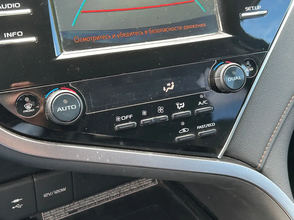 Toyota Camry 2.5 AT (181 л.с.)