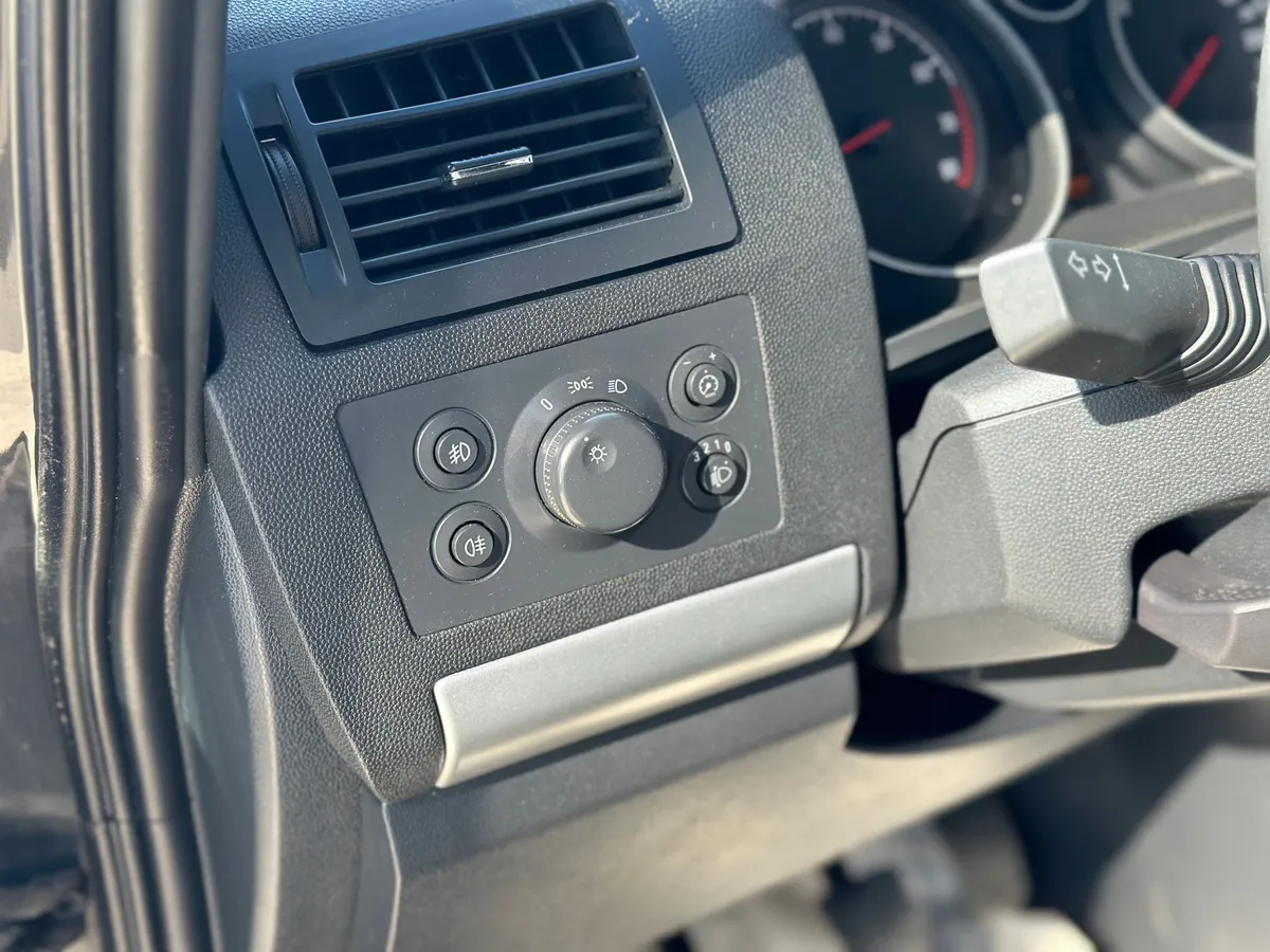 Opel Zafira 1.8 MT (140 л.с.), 2012 — фото 17