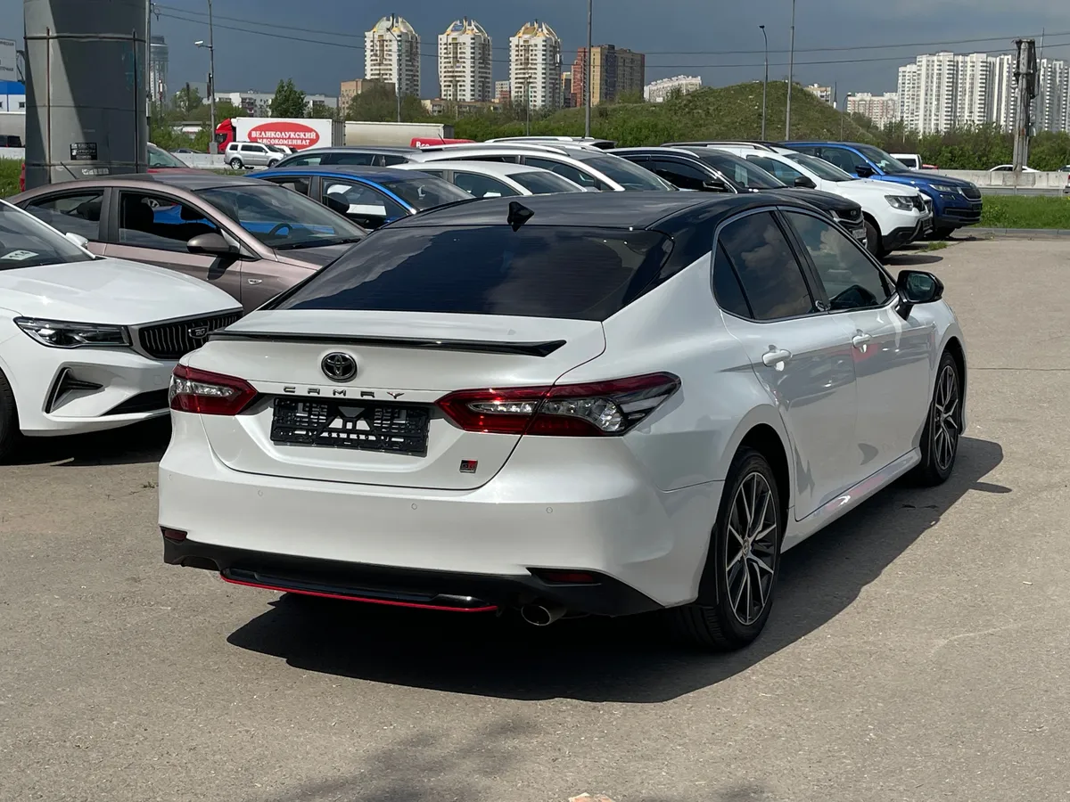 Toyota Camry 2.5 AT (200 л.с.)