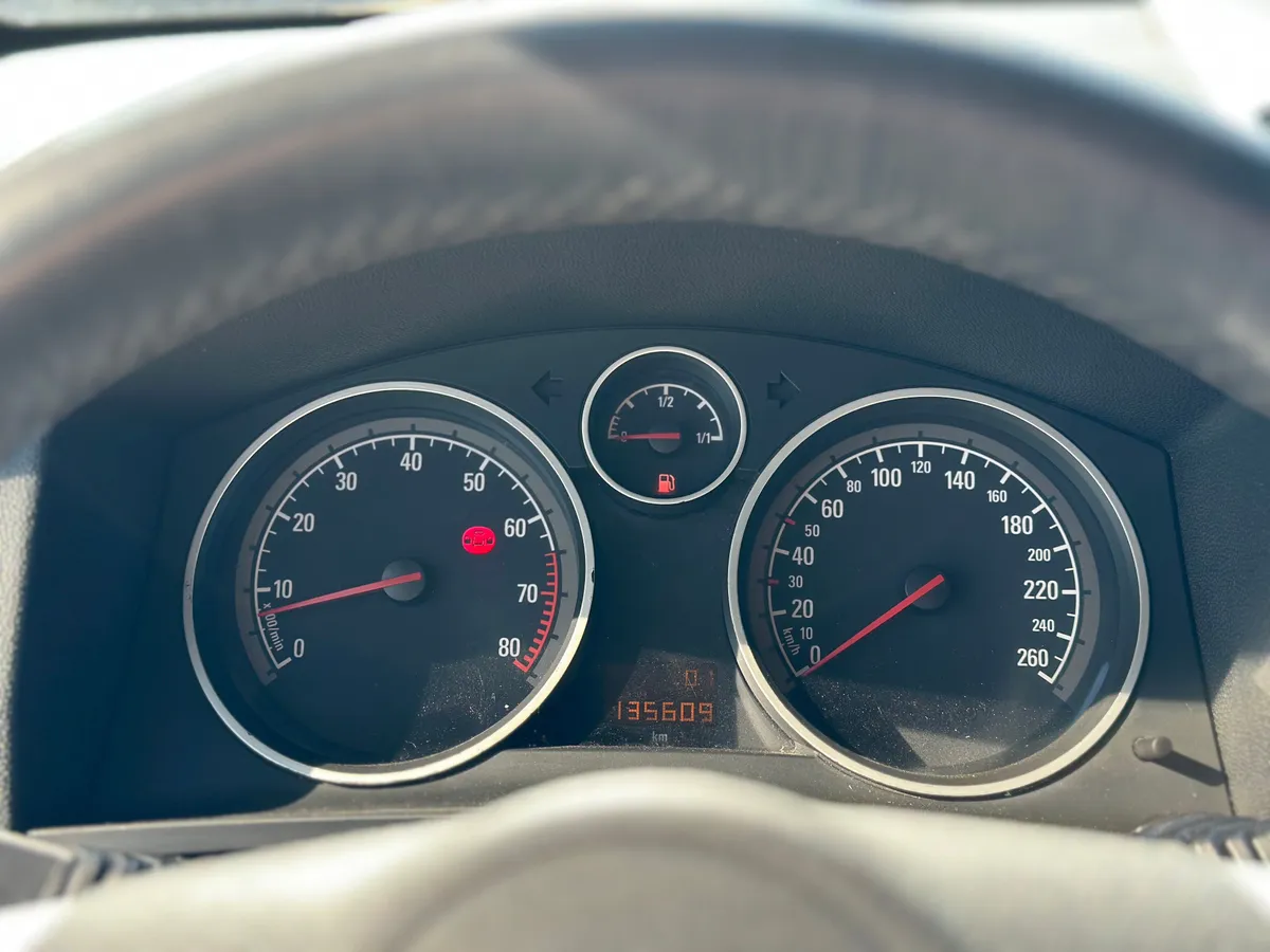 Opel Zafira 1.8 MT (140 л.с.), 2012 — фото 9