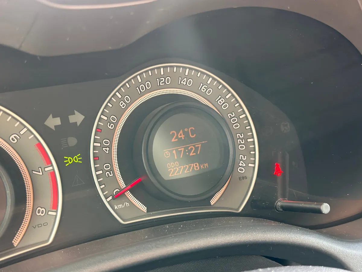 Toyota Corolla 1.6 AT (124 л.с.)
