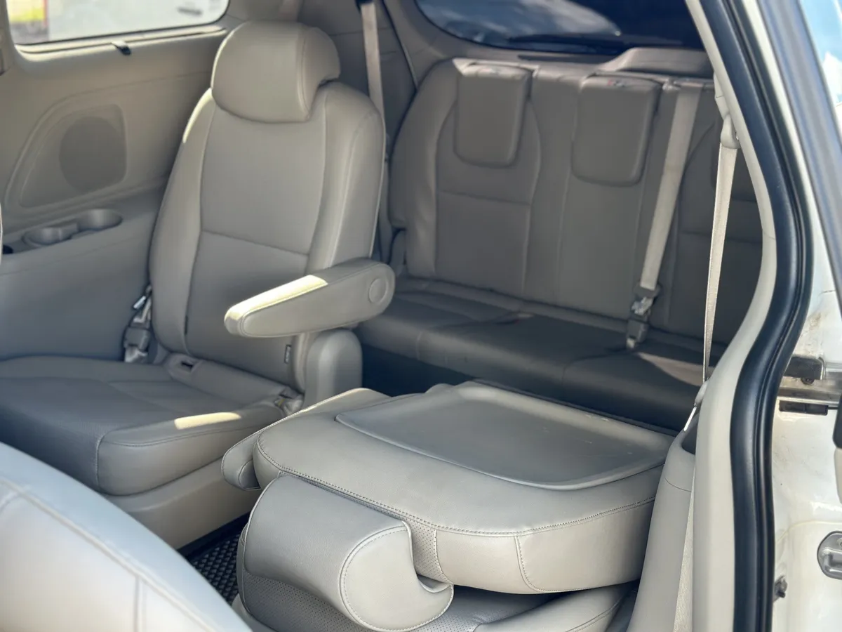 Kia Carnival 2.2 CRDi AT (200 л.с.)