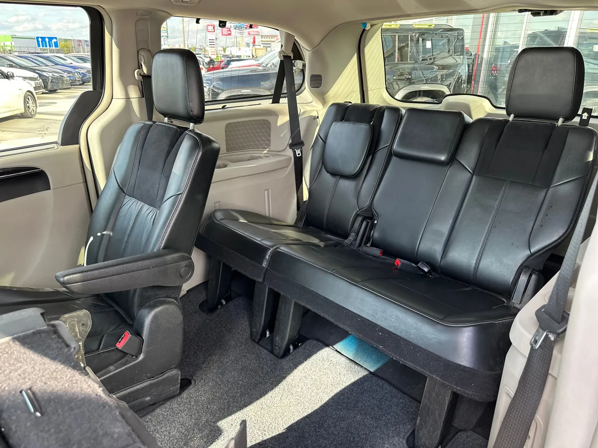 Chrysler Town & Country 3.6 AT (287 л.с.), 2013 — фото 25
