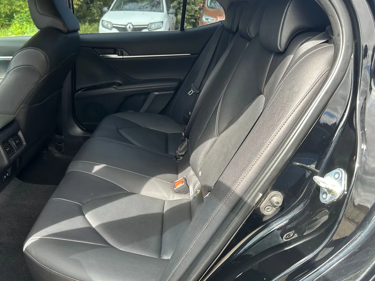 Toyota Camry 2.5 AT (181 л.с.)