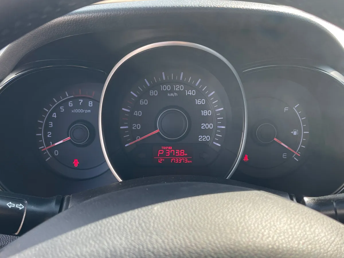 Kia Rio 1.6 AT (123 л.с.)