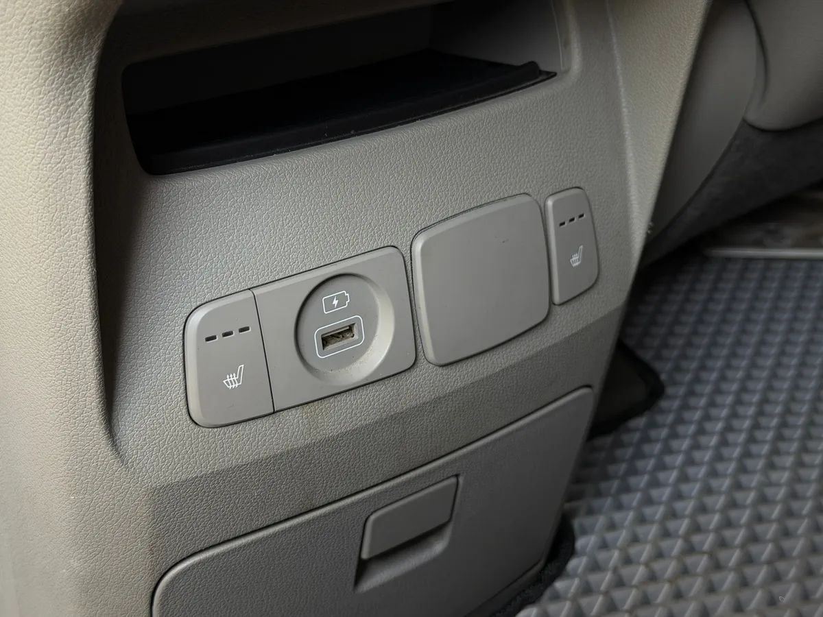 Kia Carnival 2.2 AT (202 л.с.)