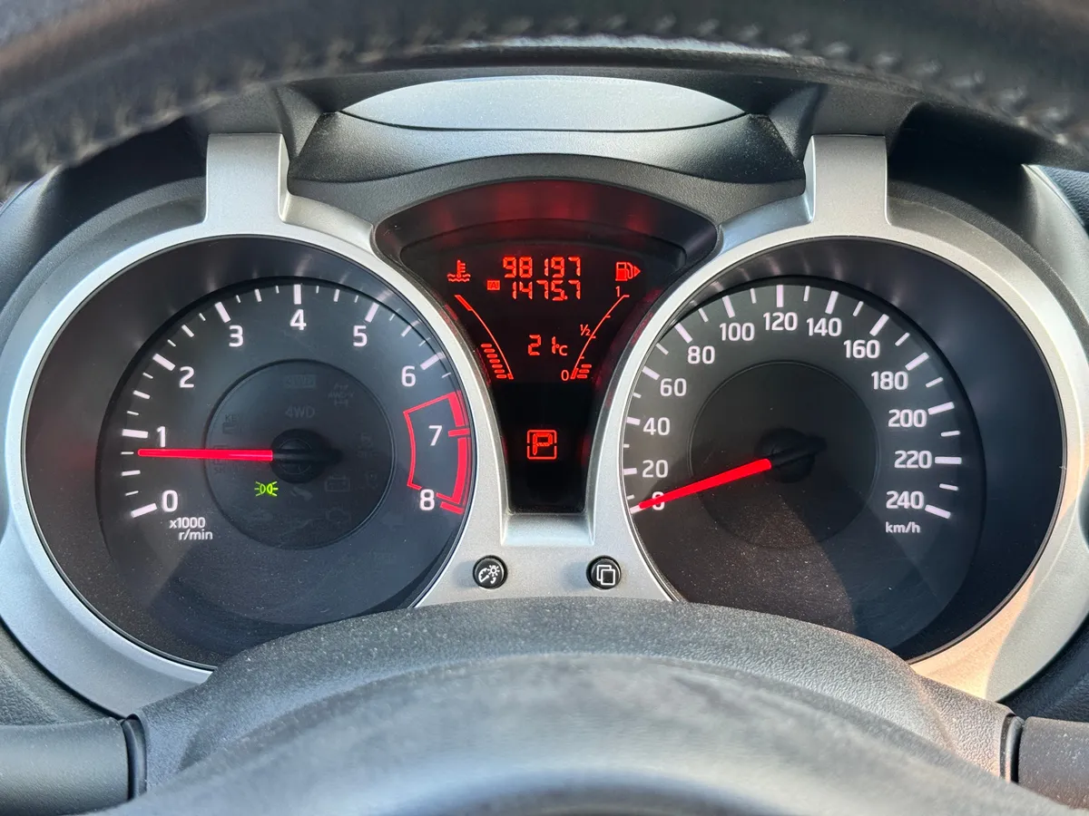 Nissan Juke 1.6 CVT (117 л.с.)