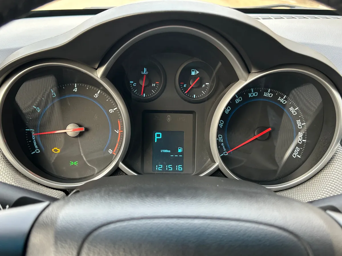 Chevrolet Cruze 1.6 AT (109 л.с.), 2014 — фото 6