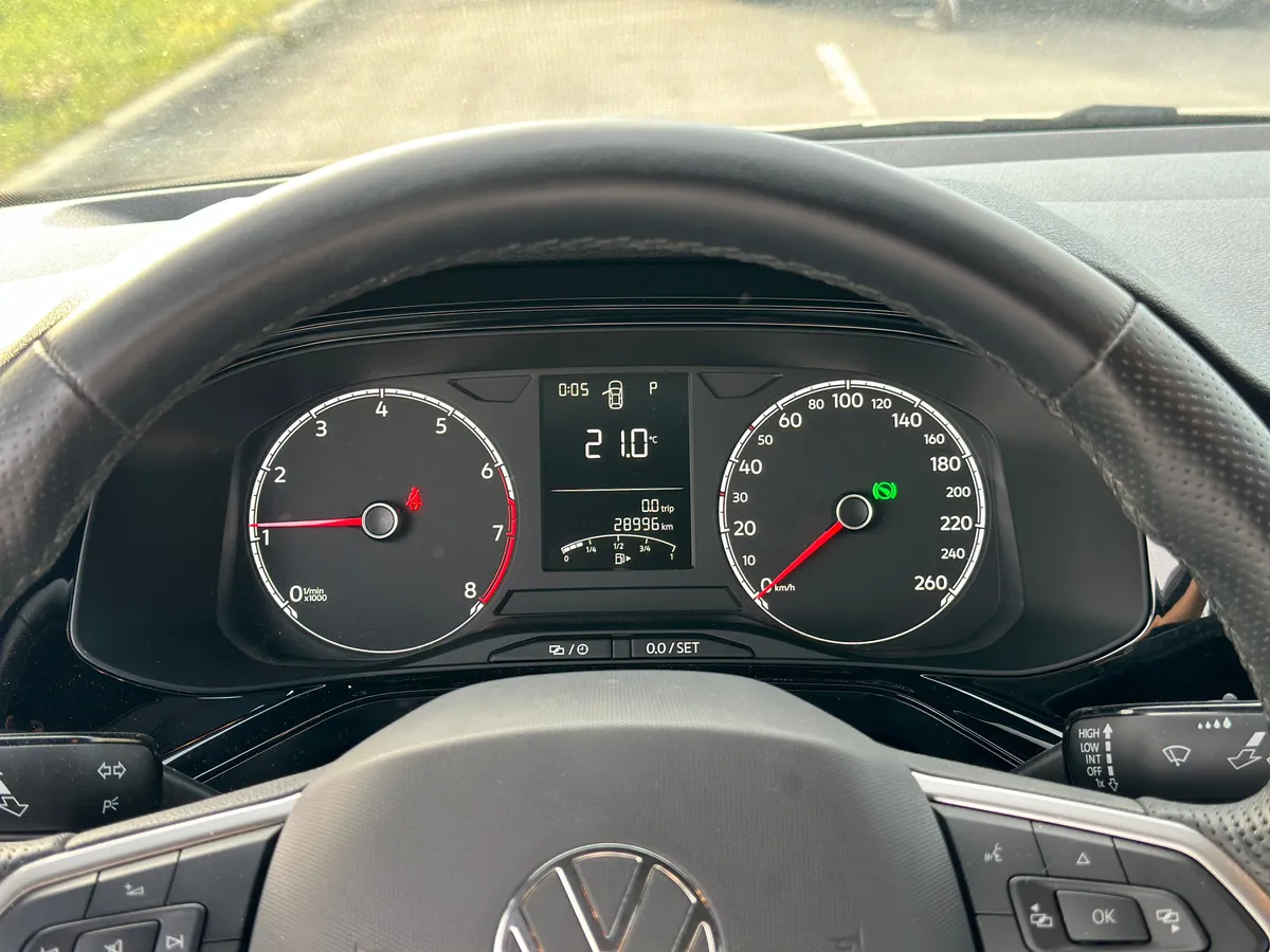Volkswagen Polo 1.6 AT (110 л.с.)