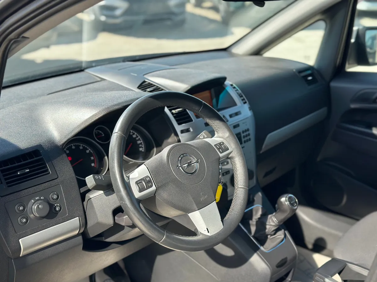 Opel Zafira 1.8 MT (140 л.с.), 2012 — фото 7