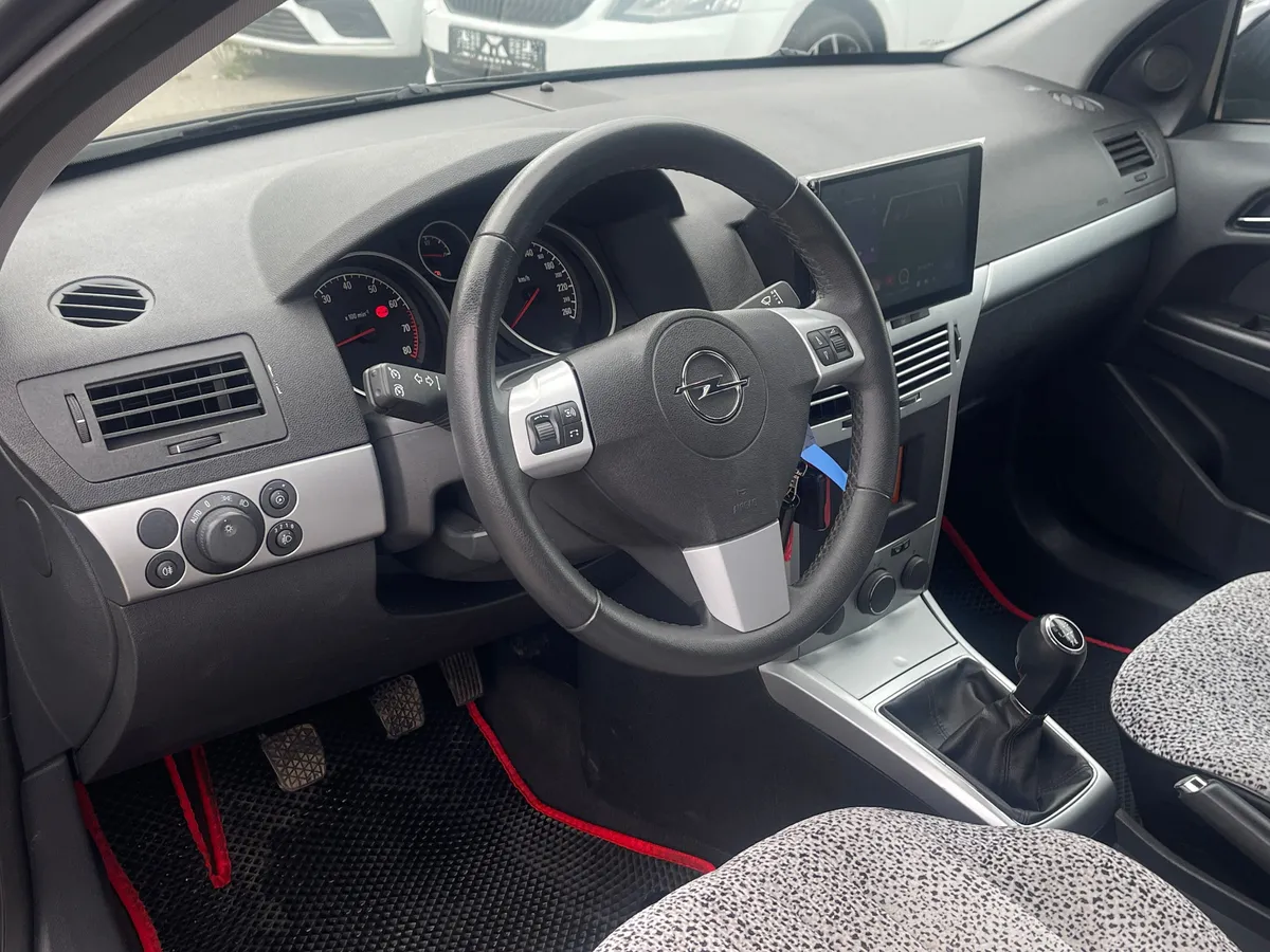 Opel Astra 1.6 MT (115 л.с.), 2012 — фото 5