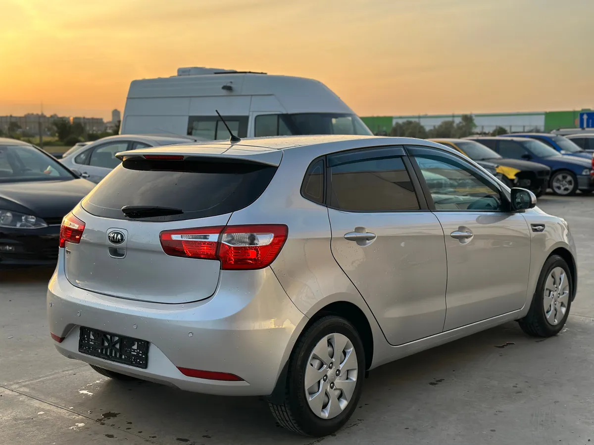 Kia Rio 1.4 AT (107 л.с.)