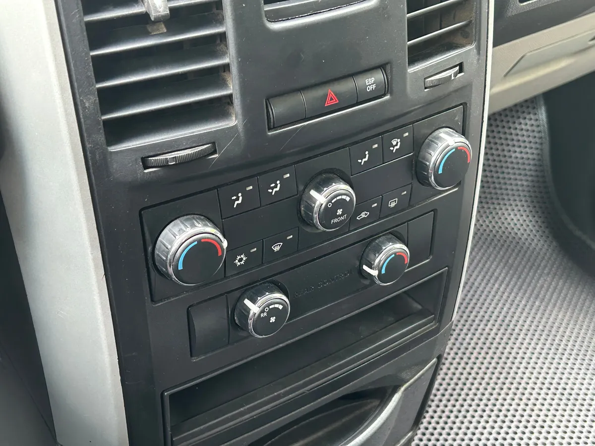 Dodge Caravan 3.3 AT (173 л.с.), 2010 — фото 8