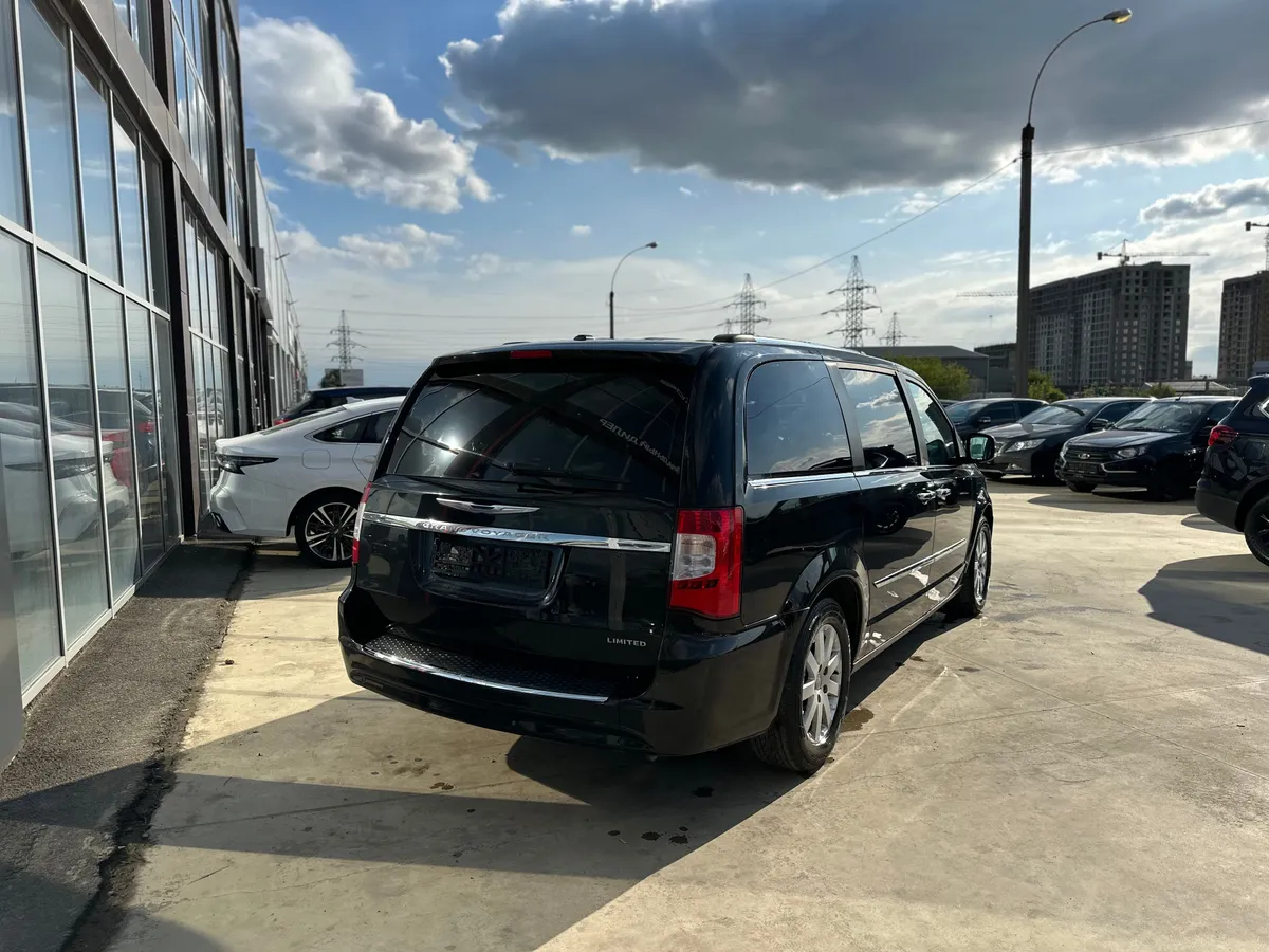Chrysler Town & Country 3.6 AT (287 л.с.), 2013 — фото 4
