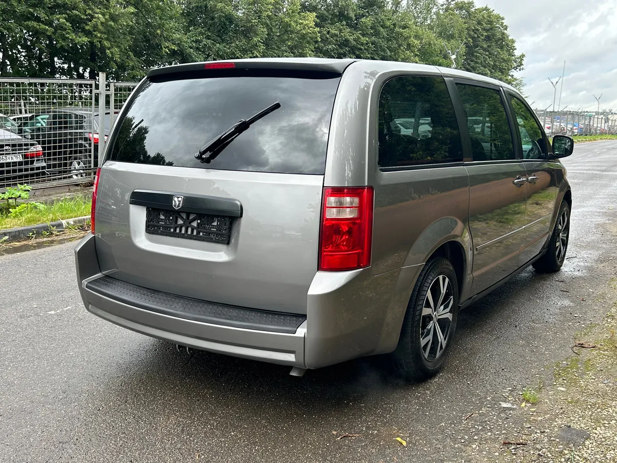 Dodge Caravan 3.3 AT (173 л.с.), 2010 — фото 4