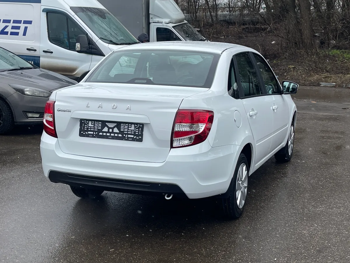 ВАЗ (Lada) Granta 1.6 MT (90 л.с.)