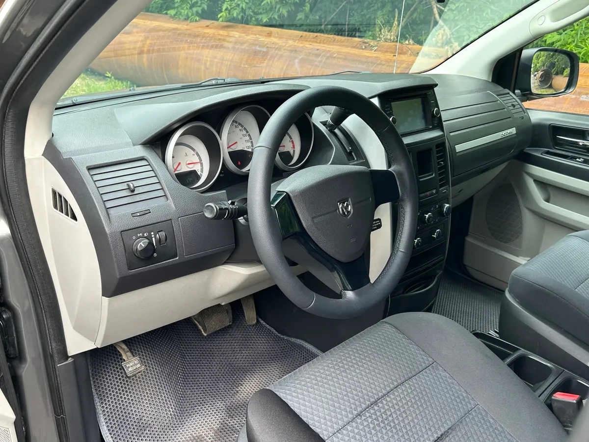 Dodge Caravan 3.3 AT (173 л.с.), 2010 — фото 5