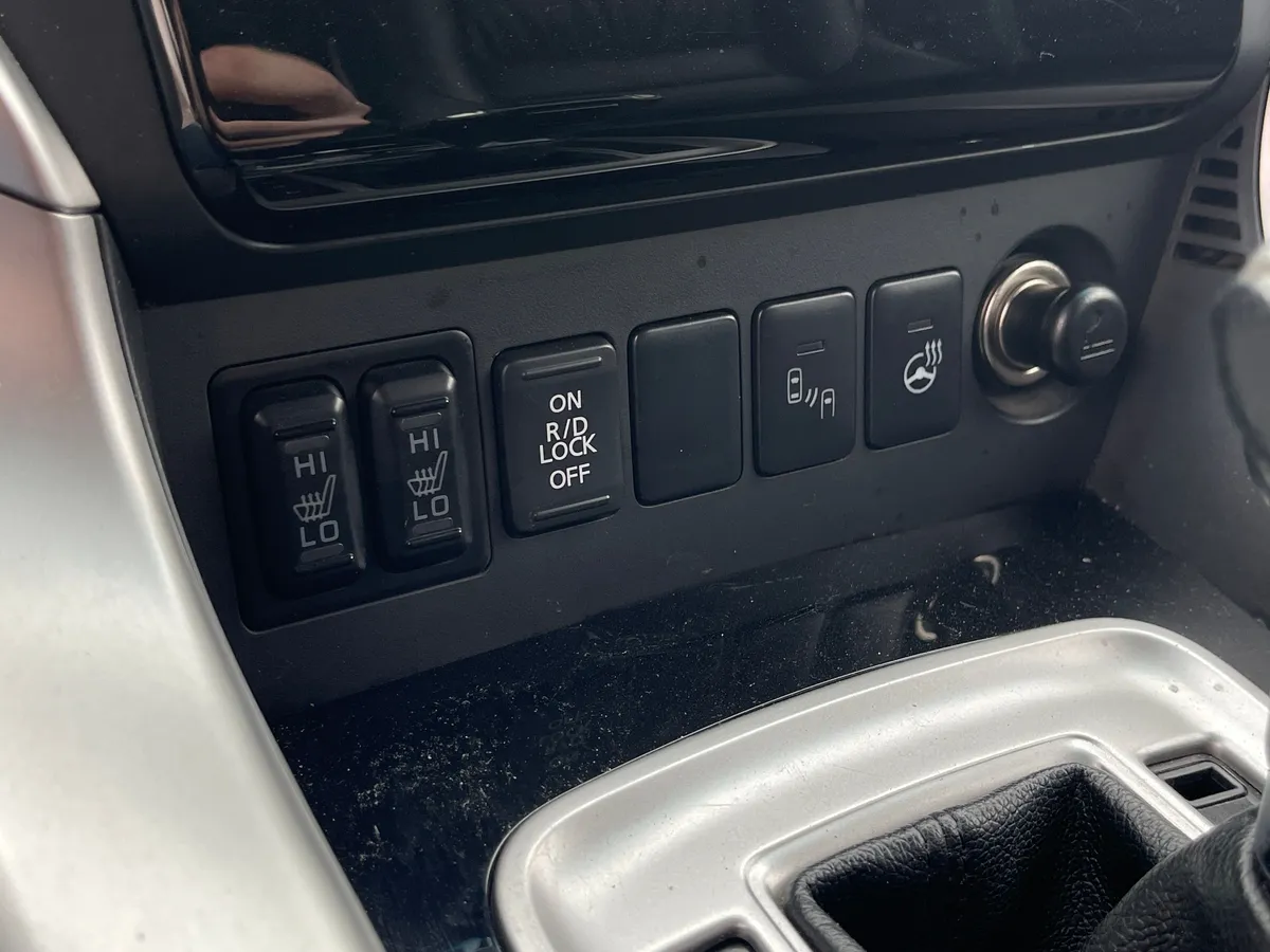 Mitsubishi Pajero Sport 2.4  DI-D AT AWD (181 л.с.)