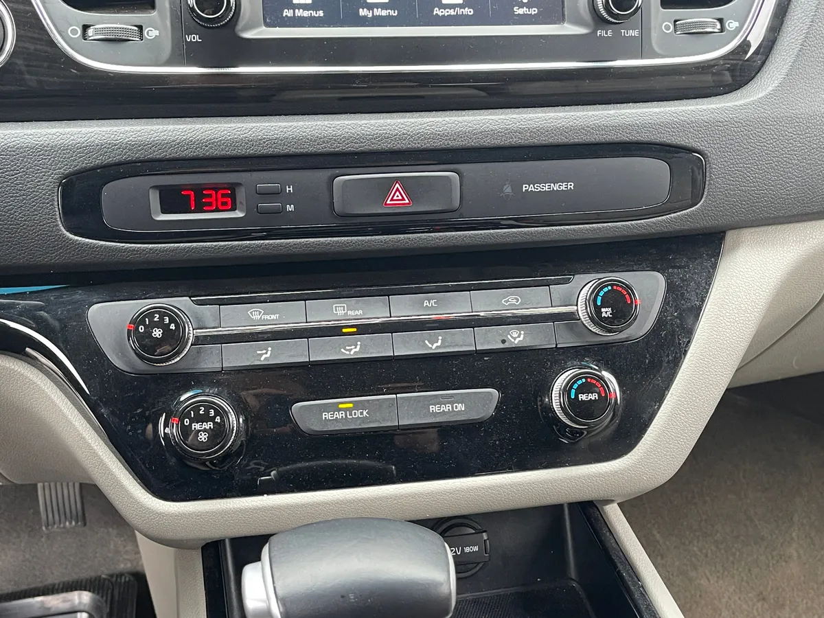Kia Carnival 2.2 AT (202 л.с.)