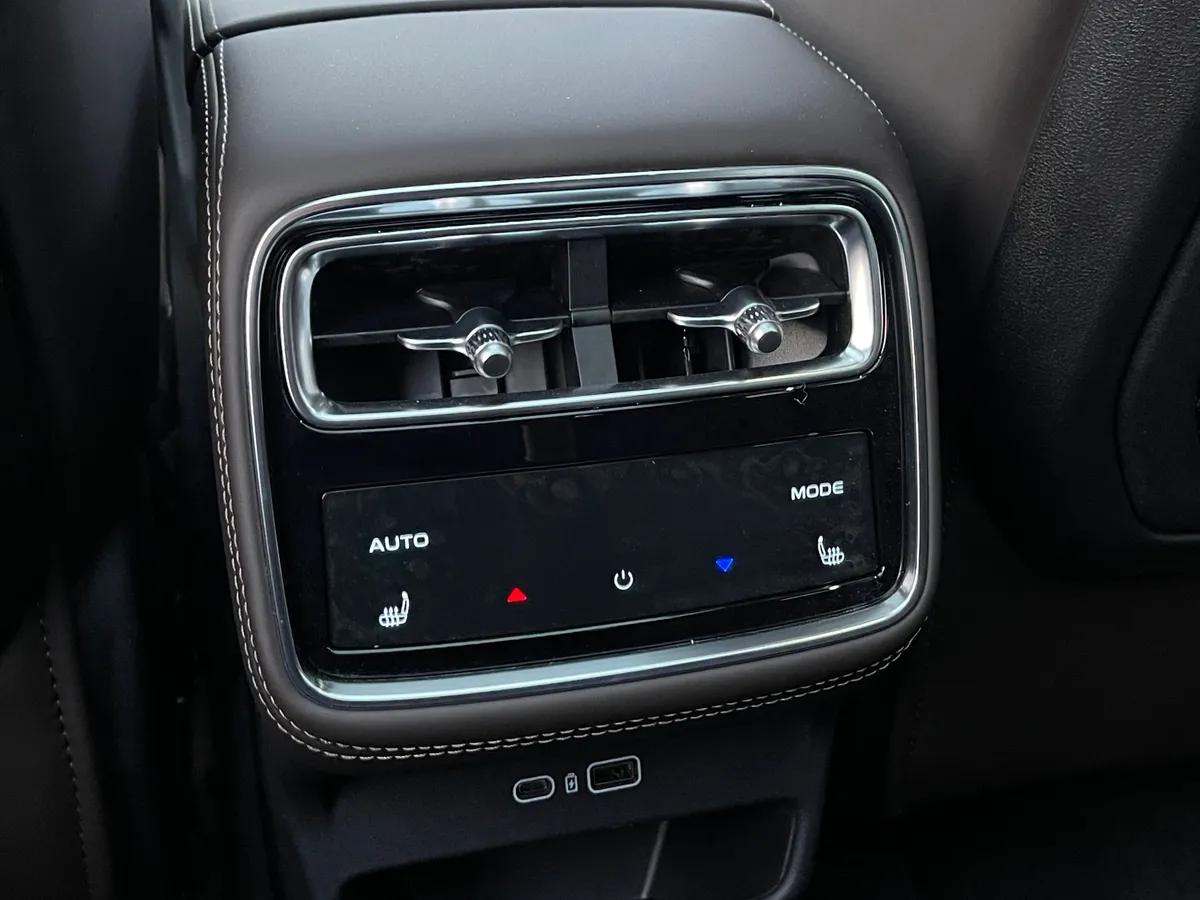 Geely Monjaro 2.0 AT AWD (272 л.с.)