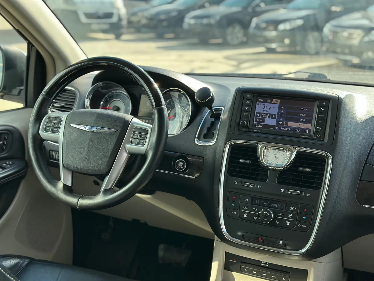 Chrysler Town & Country 3.6 AT (287 л.с.), 2013 — фото 5