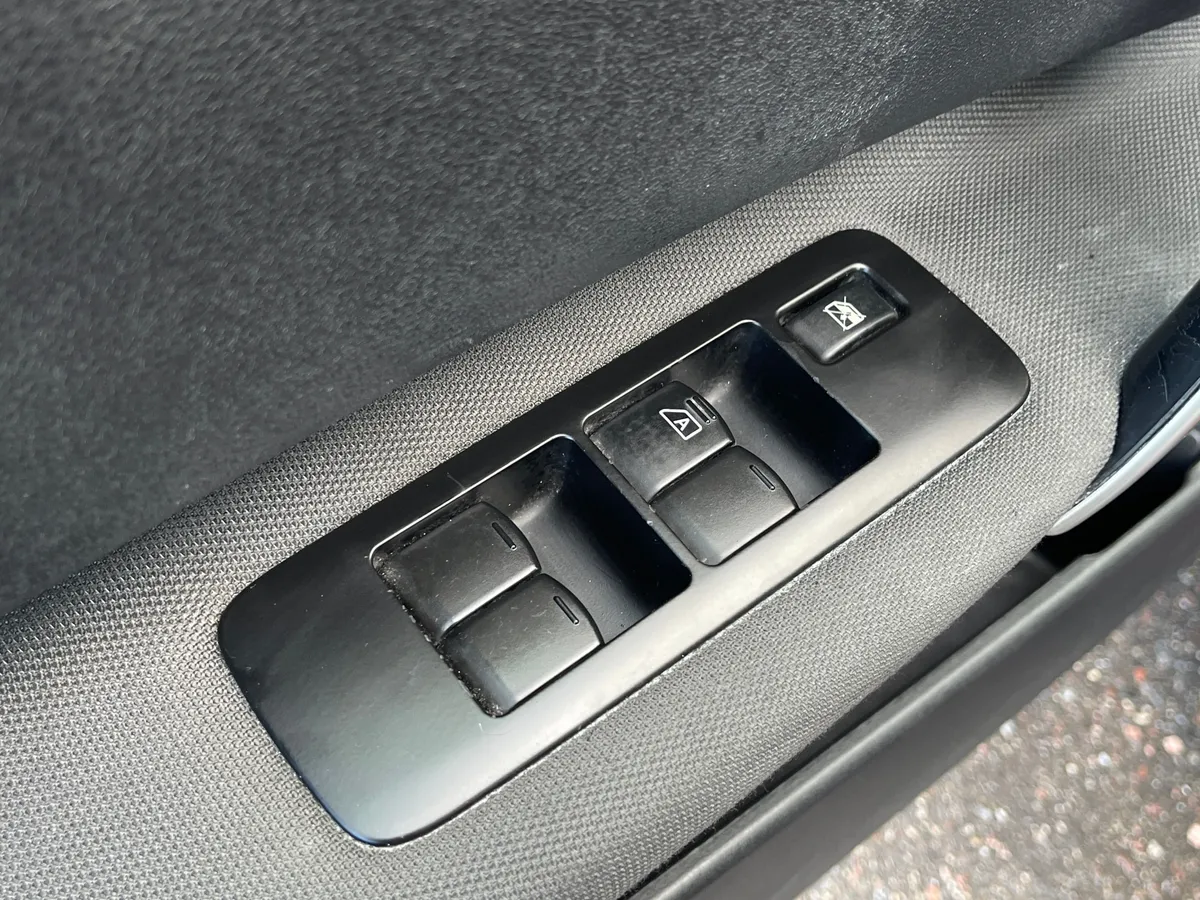 Nissan Qashqai 2.0 MT FWD (141 л.с.), 2011 — фото 12