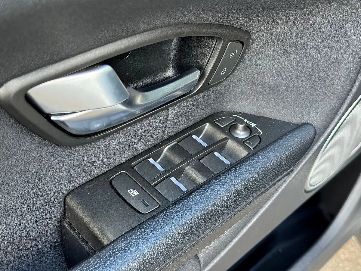 Land Rover Range Rover Evoque 2.2 TD AT AWD (190 л.с.)