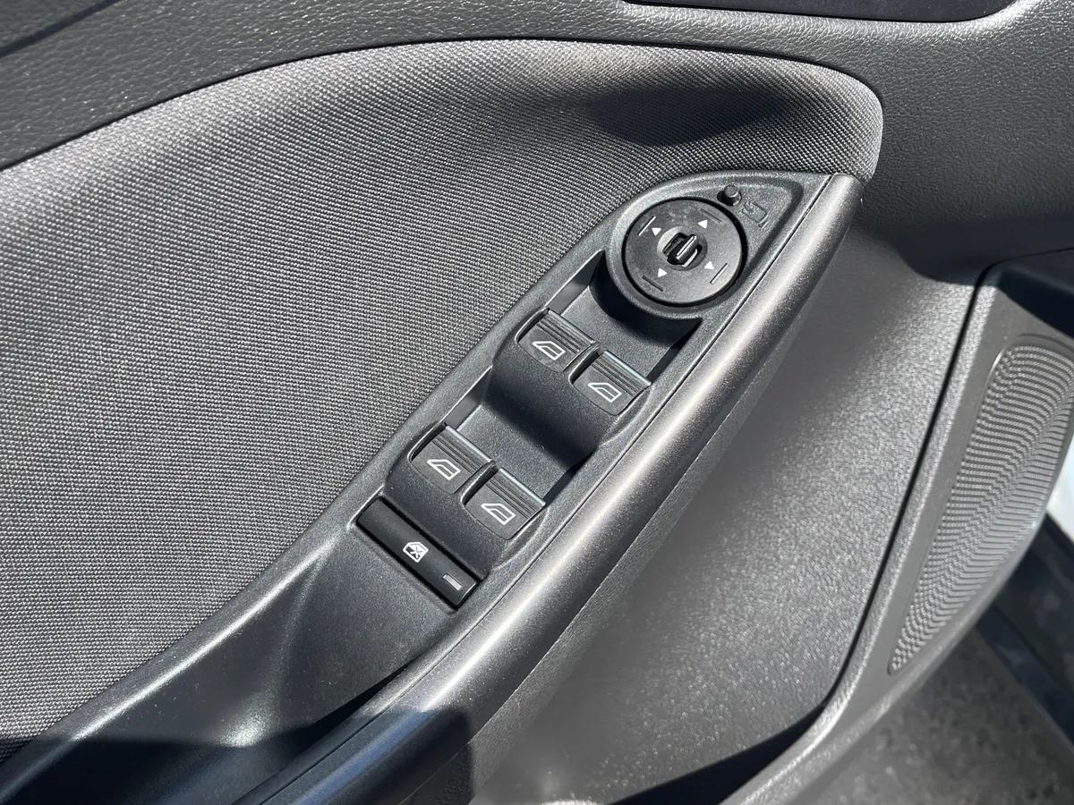 Ford Focus 1.6 Ti-VCT PowerShift (105 л.с.)