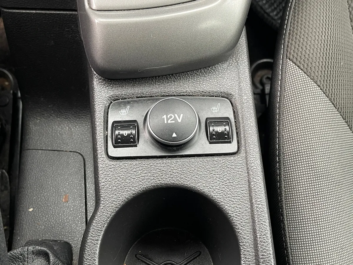 Ford Focus 1.6 MT (105 л.с.)