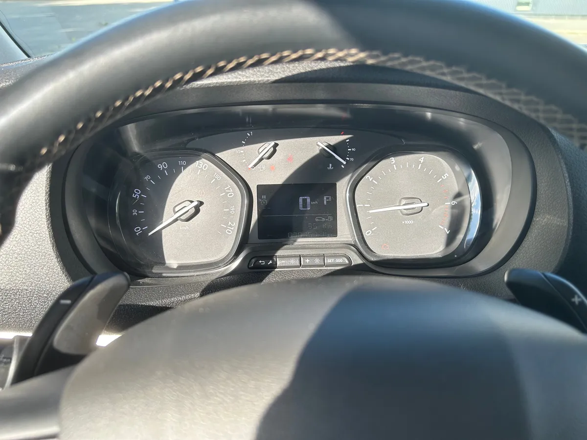Peugeot Traveller 2.0 HDi AT LWB (7 мест) (150 л.с.)