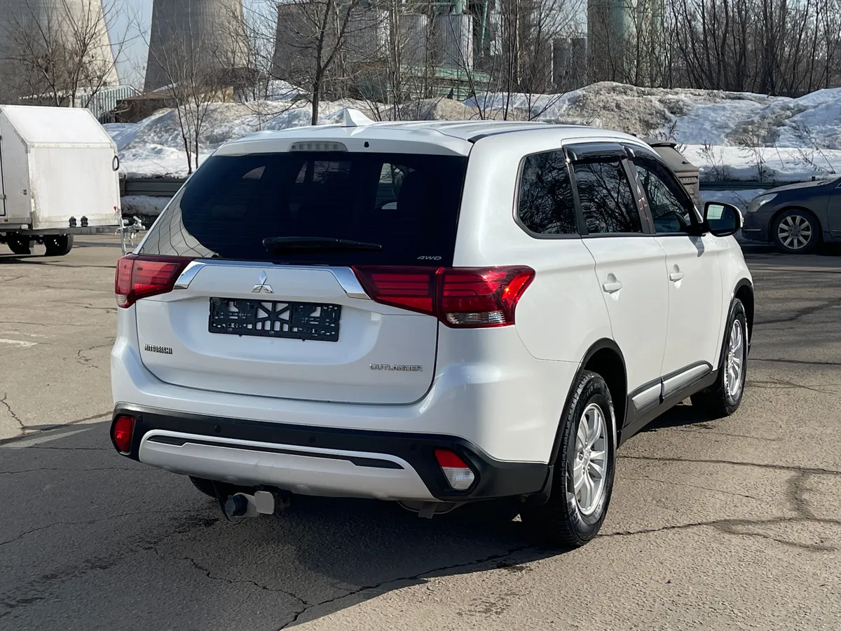 Mitsubishi Outlander 2.0 CVT AWD (146 л.с.)