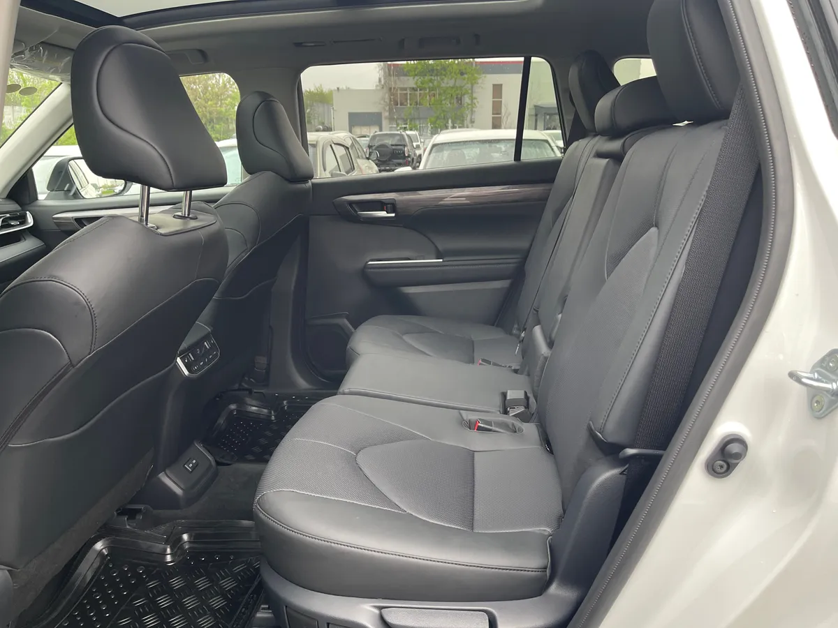 Toyota Highlander 2.0 AT 4WD (248 л.с.)