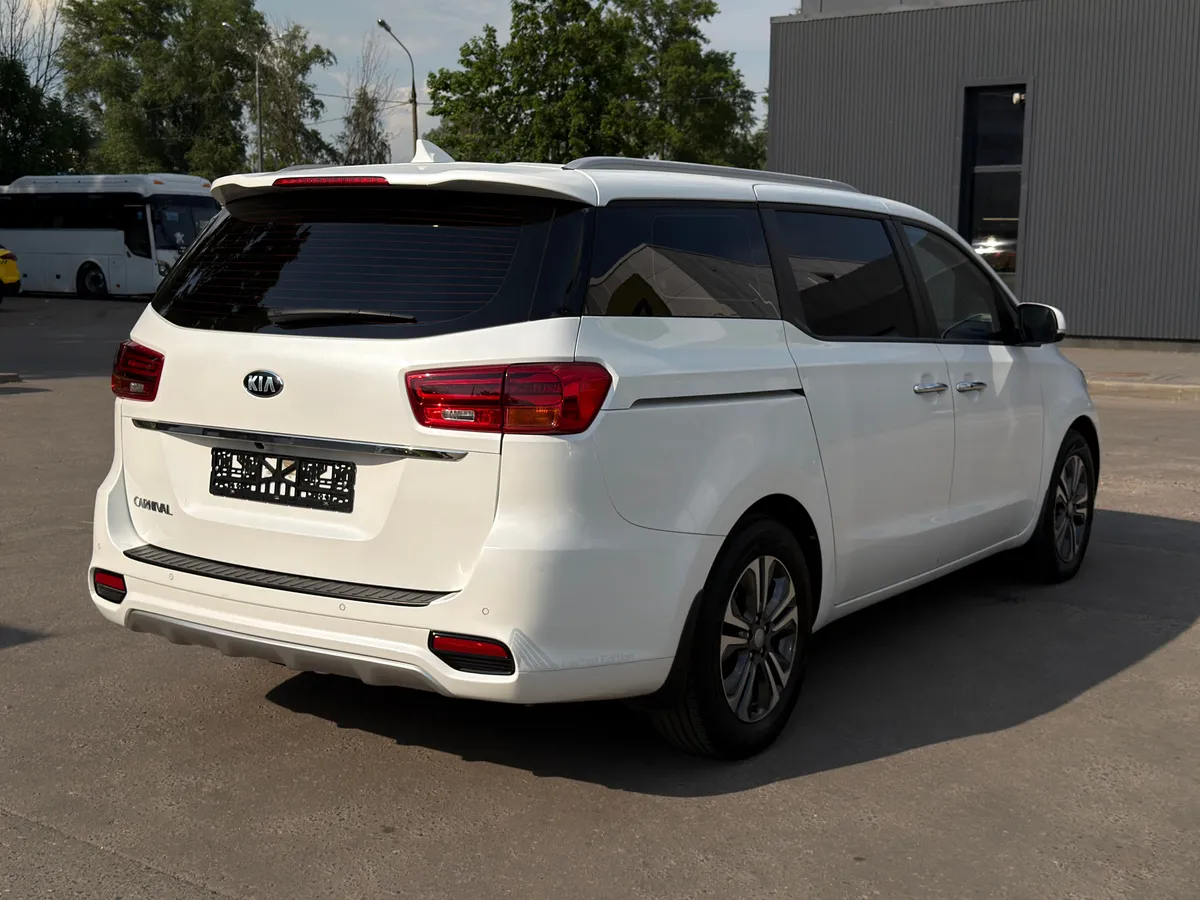 Kia Carnival 2.2 AT (202 л.с.)