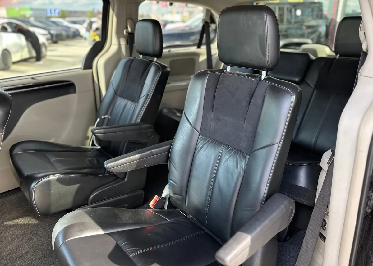 Chrysler Town & Country 3.6 AT (287 л.с.), 2013 — фото 24